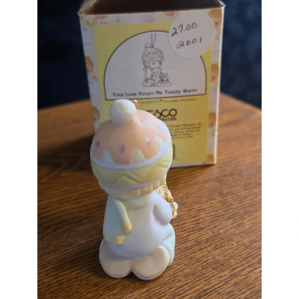 Precious Moments ORNAMENT ~‎ YOUR LOVE KEEPS ME TOASTY WARM 2000 795577